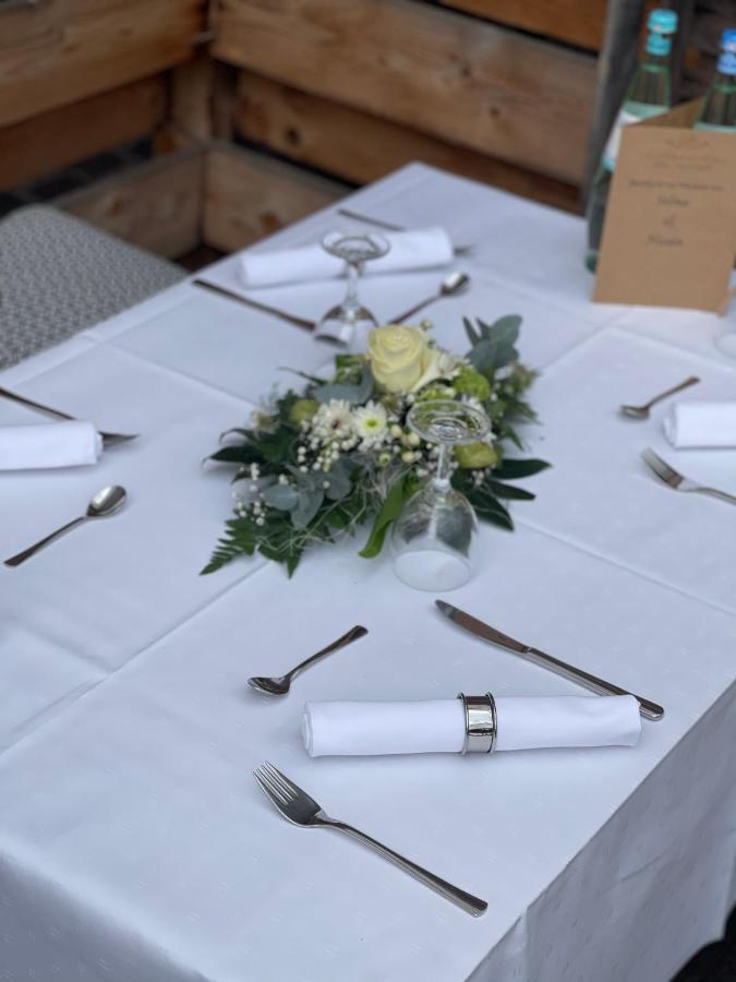 Hotel Restaurant Goldenes Ross Gollheim Екстер'єр фото