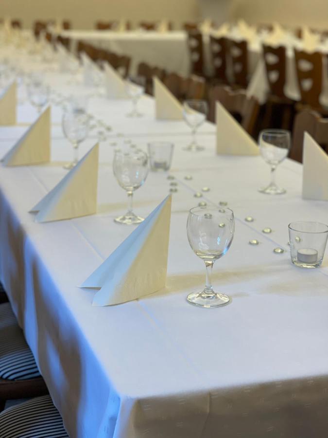 Hotel Restaurant Goldenes Ross Gollheim Екстер'єр фото