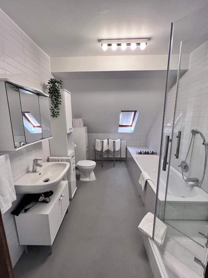 Hotel Restaurant Goldenes Ross Gollheim Екстер'єр фото